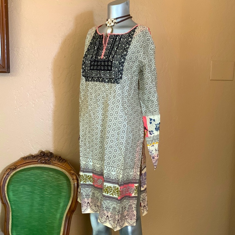NWT Sapphire Colorful Tunic.  Sz M